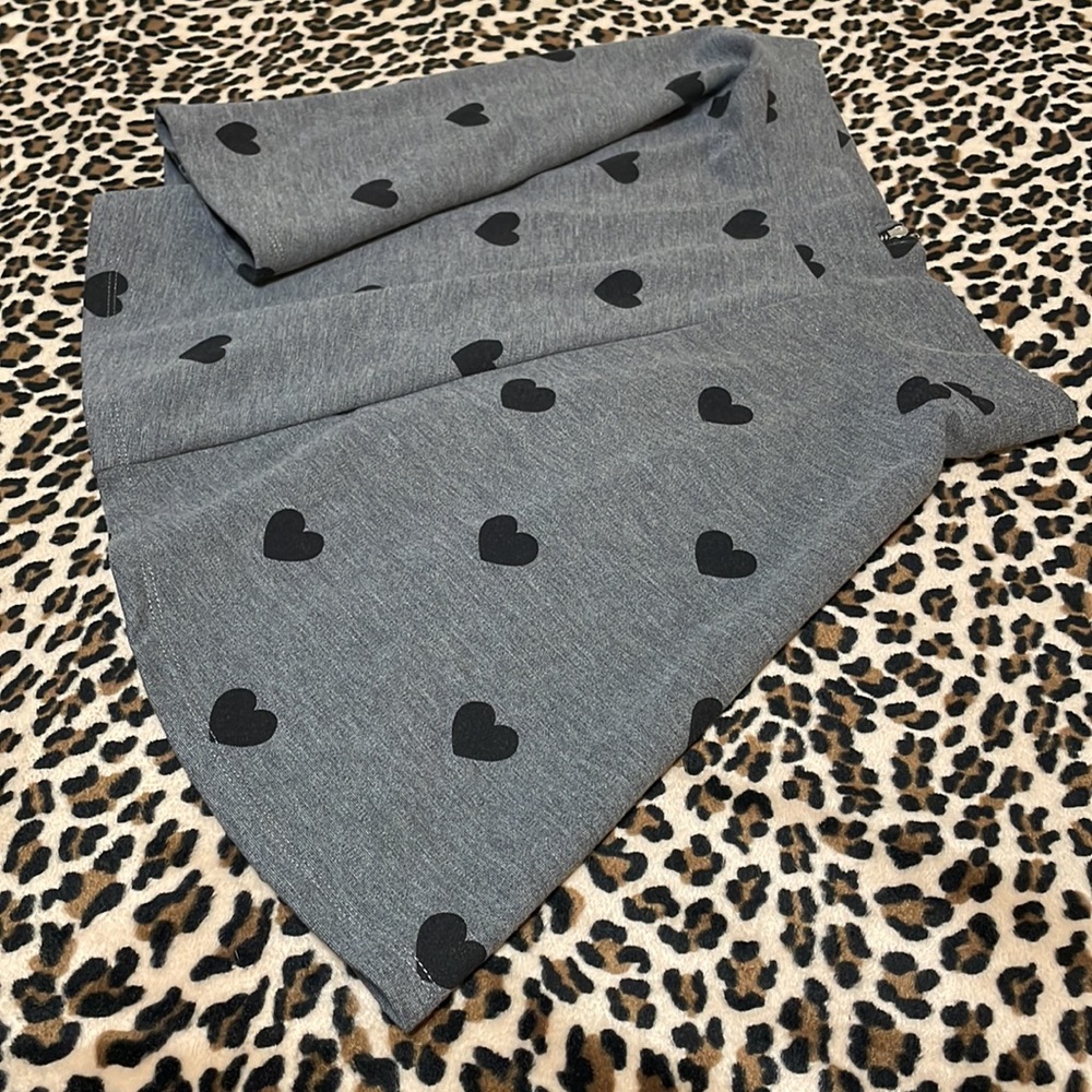 H&M Grey Hearts 🖤 Skater Skirt Medium Pleated Stretch Zipper Black Prep Summer - Picture 11 of 12